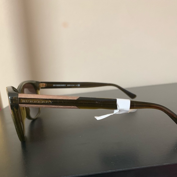 BURBERRY SUNGLASSES - Picture 2 of 2